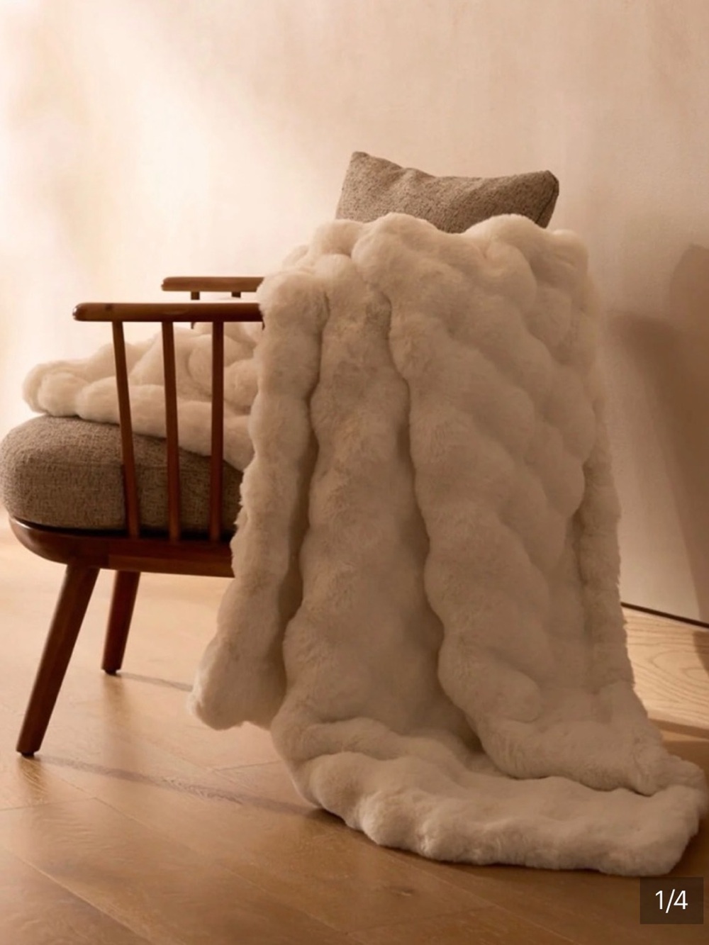 NWT Cozy Earth Bubble Cuddle Blanket -  Creamy Plush Throw